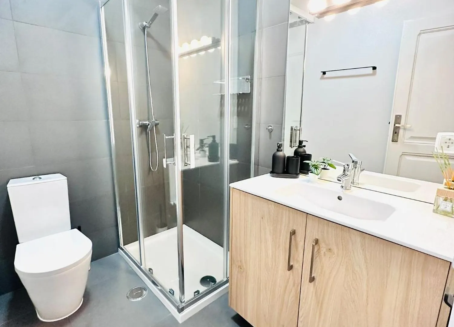 The Cordeiro House - No 76 - 2E - Rooms & Stays Lisboa بيت ضيافة