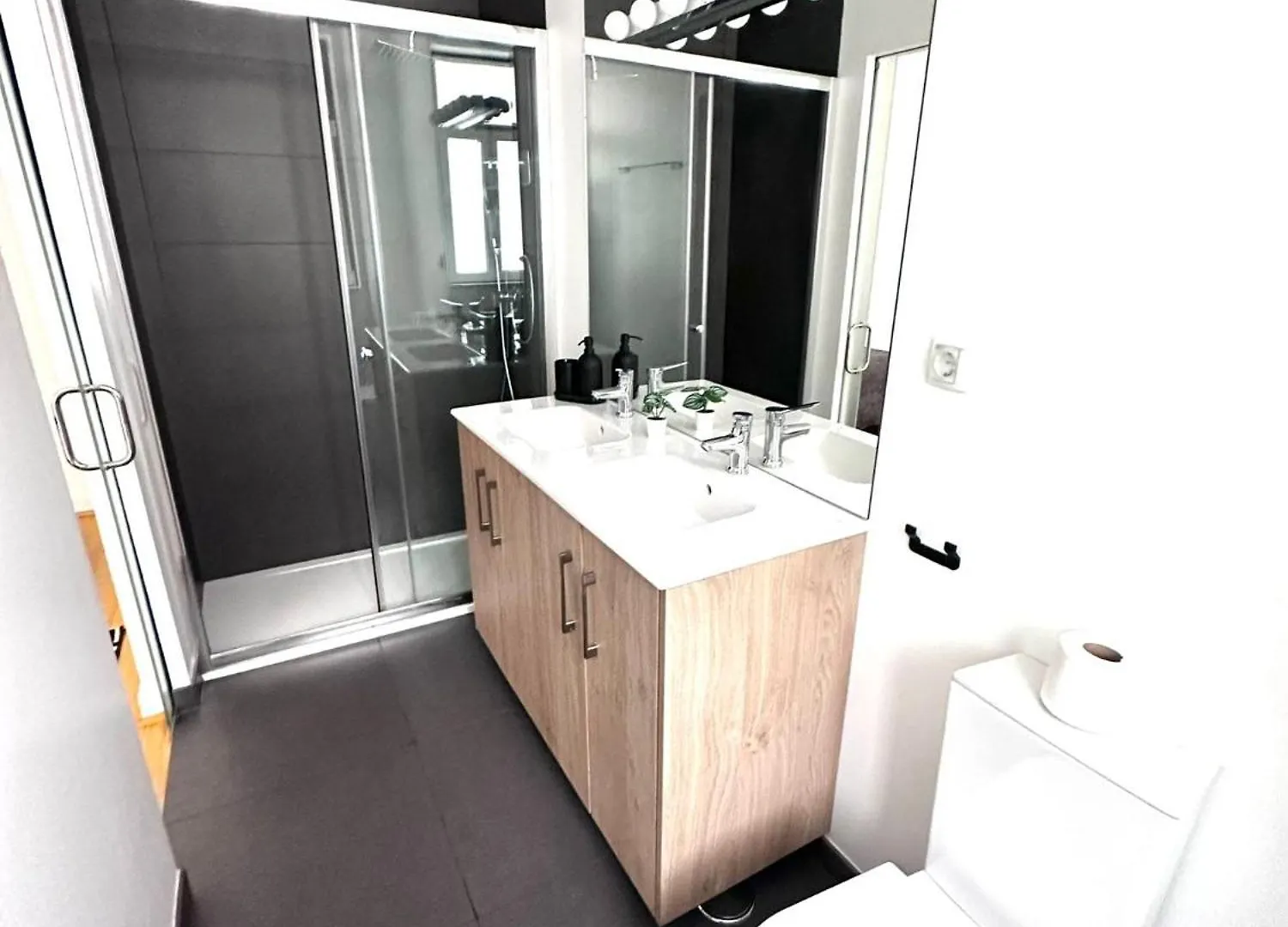 게스트하우스 The Cordeiro House - No 76 - 2E - Rooms & Stays 리스본